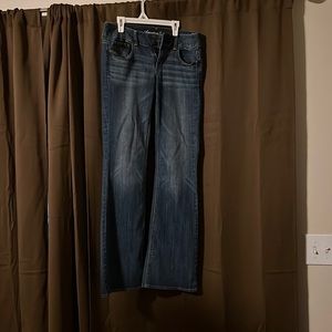 American Eagle size 8L worn only a couple of times.